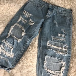 Ankle Distressed Mom Jeans!